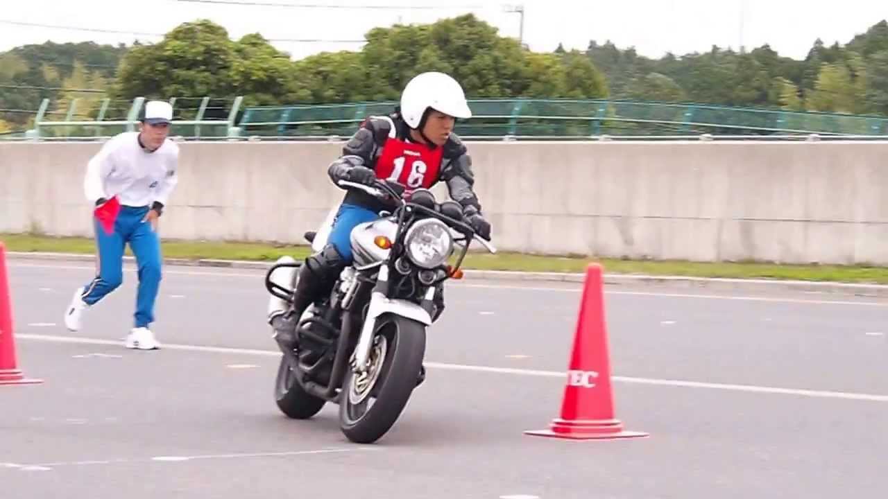 第13回全国自動車教習所教習指導員安全運転競技大会 瀬戸自動車学校 パイロンスラローム 普通二輪 優勝の今井選手 Youtube