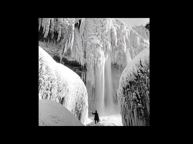 LES CHUTES DU NIAGARA EN HIVER
