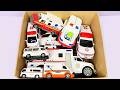 箱から救急車のミニカーをたくさん出して走らせるよ！☆ I'm going to take a bunch of toy ambulances out of the box and race them!