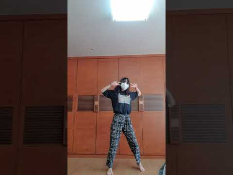 방에서 <strong>Itzy</strong>-<strong>Not</strong> shy 커버