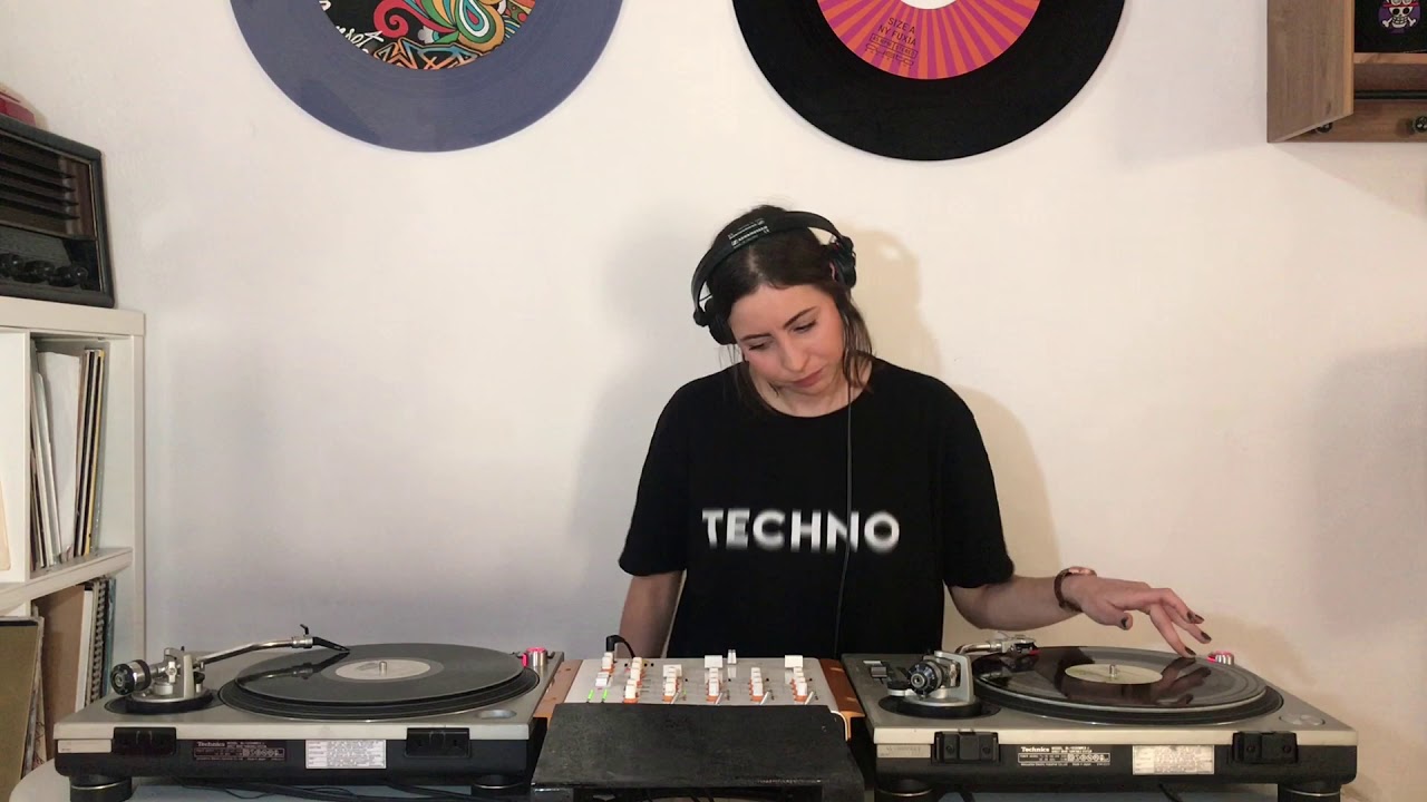 Only vinyl techno session - YouTube