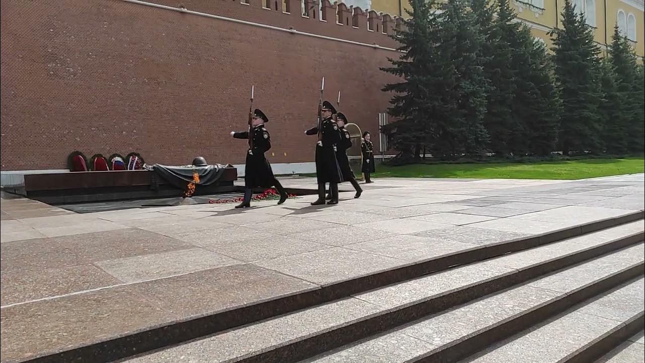 почётный караул у вечного огня в москве. почётный караул у могилы неизвестного солдата. почётный караул у вечного огня в москве. смена почетного караула у могилы неизвестного. почётный караул у вечного огня в москве.