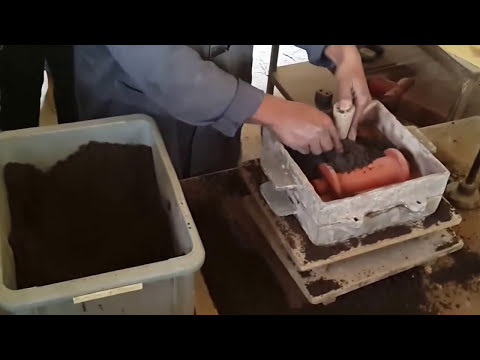فيديو: كيفية صب المعادن