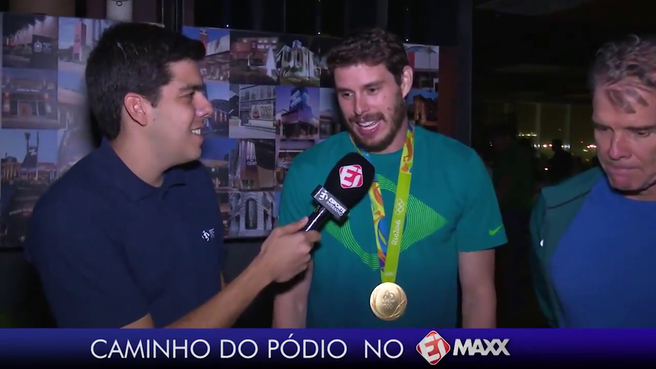 Bernardinho e Bruninho comemoram ouro olímpico nos Jogos Rio 2016