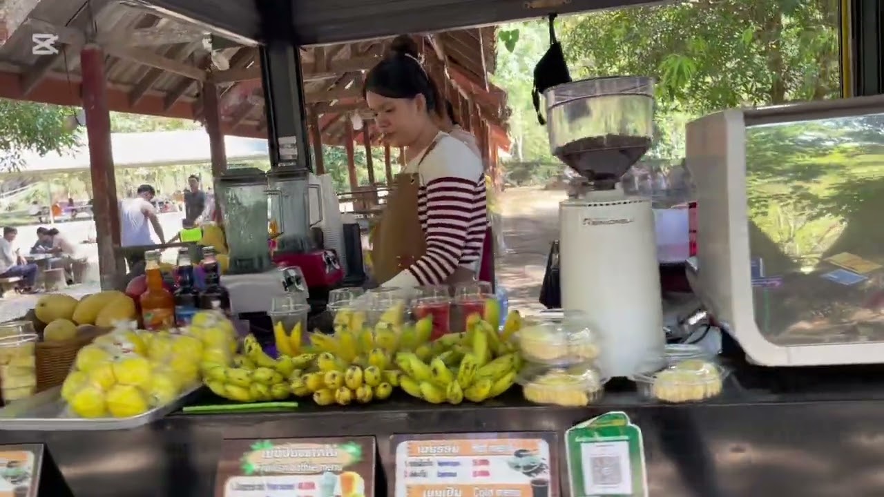 ໄປຫຼີ້ນນ້ຳ ບລູ ລາກູນແລະຖ້ຳປູຄຳ blue lagoon and phuokham cave in Vang Vieng 