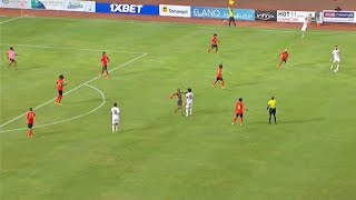 نزول 3 جماهير لأرض الملعب للتصوير مع محمد صلاح 🇪🇬