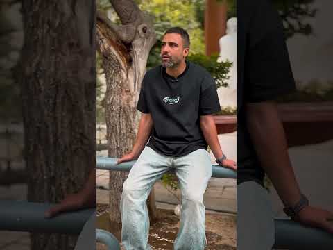 گفتم منم با گوشیم یه فیلم نگاه کنم یه فیلم ۱۲ گیگی دانلود کردم بعد از سه ساعت