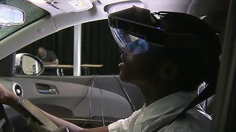 Simulator shows students the dangers of distracted driving