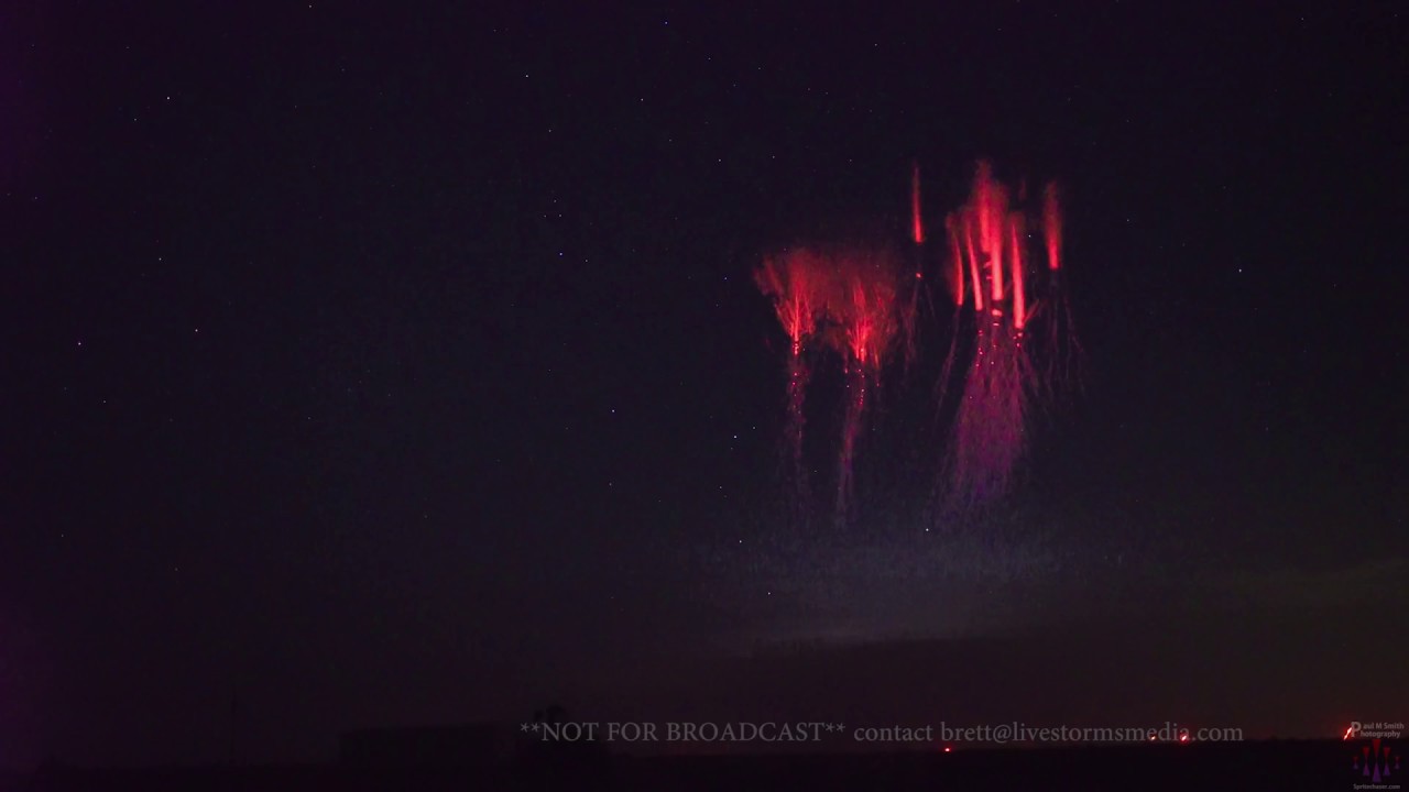 Large and close red sprite lightning burst visible to the naked eye .  Oklahoma 4/21/2019 - YouTube