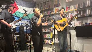 Download Lagu Daun Jatuh - Semoga Masih Ada Waktu (Acoustic Live at Kios Ojo Keos, Jakarta 23/11/2025) MP3