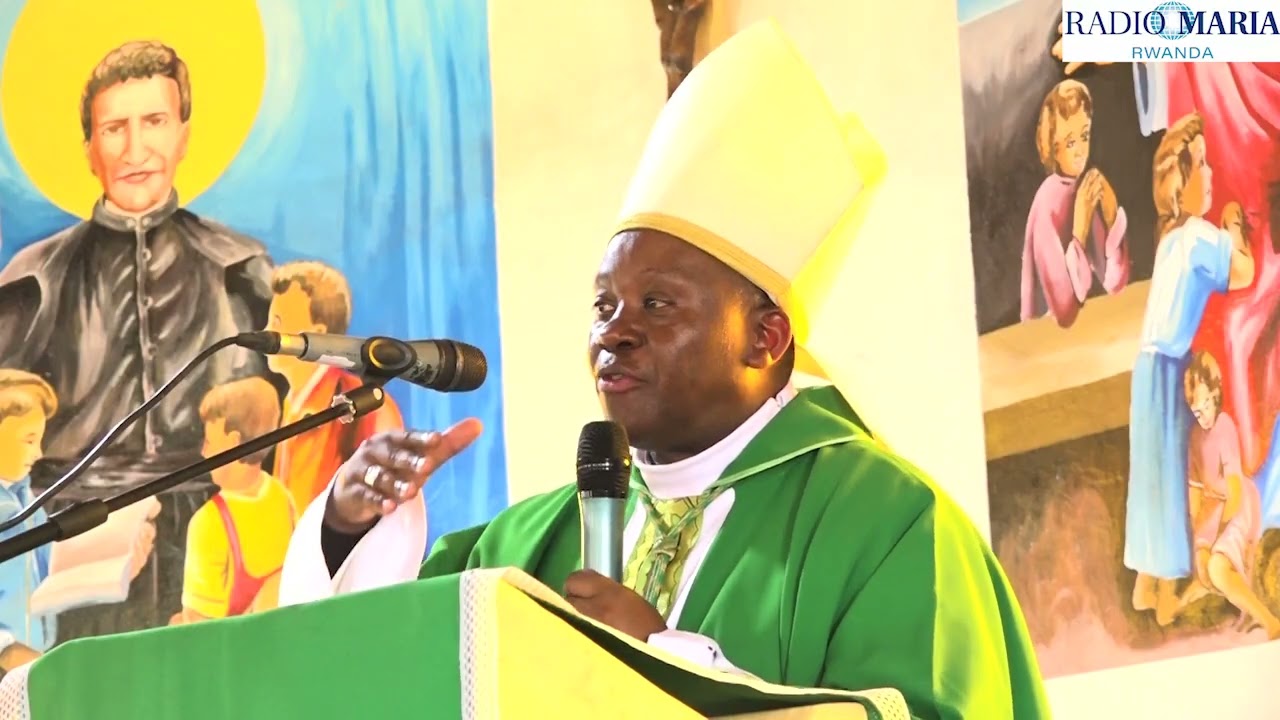 NYAGASOZI: MWAKOMEJE KUGARAGAZA UBUKIRISITU NUBWO BITARI BYOROSHYE. Mgr Papias MUSENGAMANA
