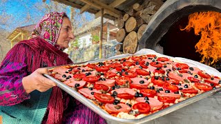 Büyük Bir Aile İçin Büyük Çeşit Pizza Azerbaycan Köyünde Yaşam