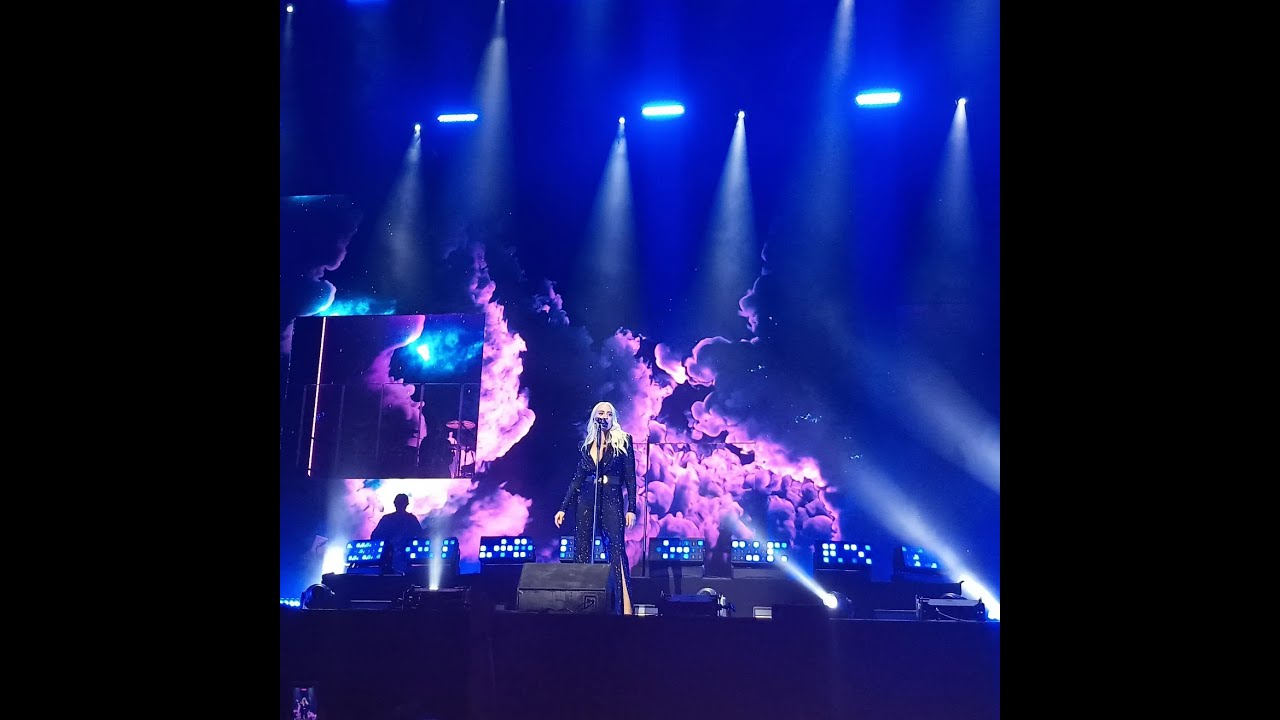 MÓNICA NARANJO CANTA CHICAS MALAS EN SEVILLA (GREATEST HITS TOUR 2025)