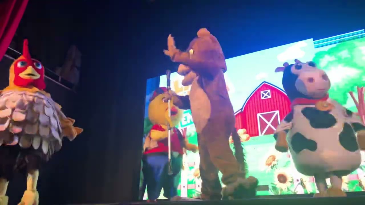 Lobo Beto, 2023 EXACTO, en La Granja con Zenón, nueva coreografía, Teatro Les Amis lleno de gente