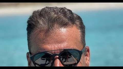 Γιώργος Λιάγκας: Στην Τήνο με τους γιους του – Οι φωτογραφίες από το πασχαλινό τους μπάνιο στη θάλασ