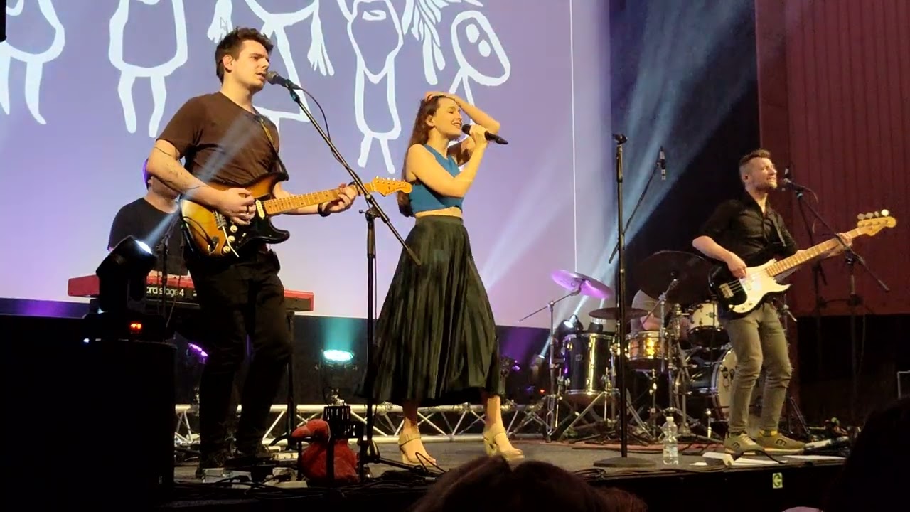 Kateřina Marie Tichá a Bandjeez - Čaruj (Live - Nymburk)