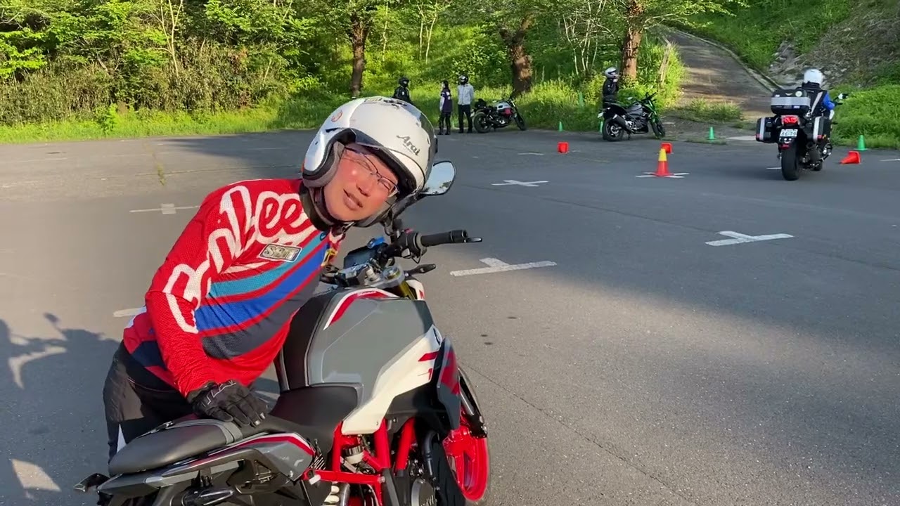 BMW G310R ビギナーに超オススメ‼️ - YouTube