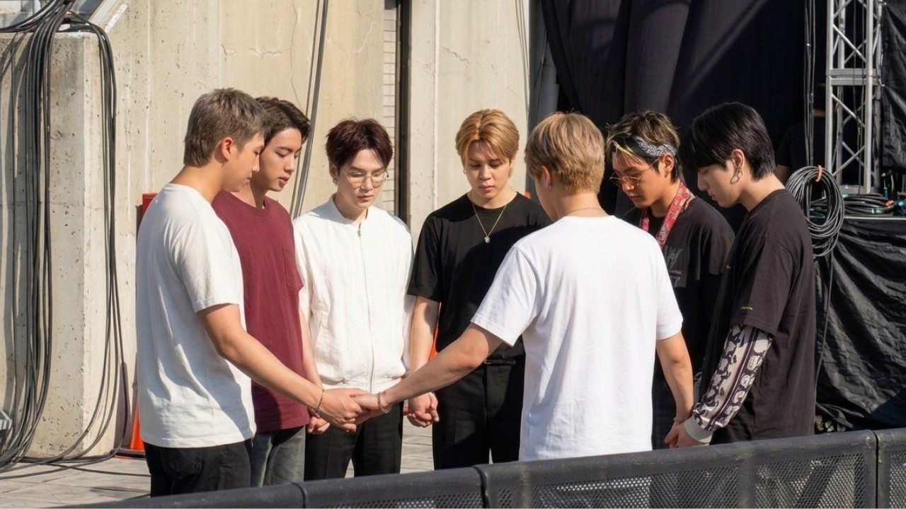 BEFORE THE STAGE EXPLODES! Jin Leads BTS in Prayer—This Tampa