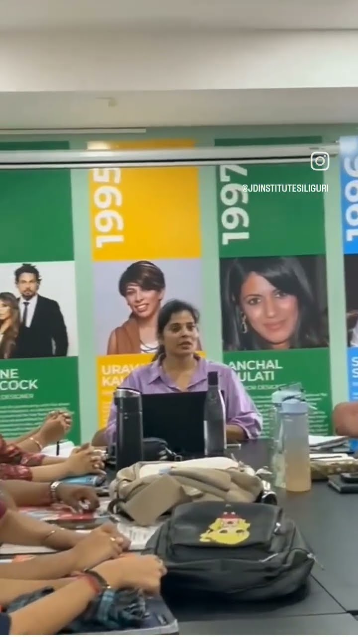 Sonu ji teaching Vastu in a live class