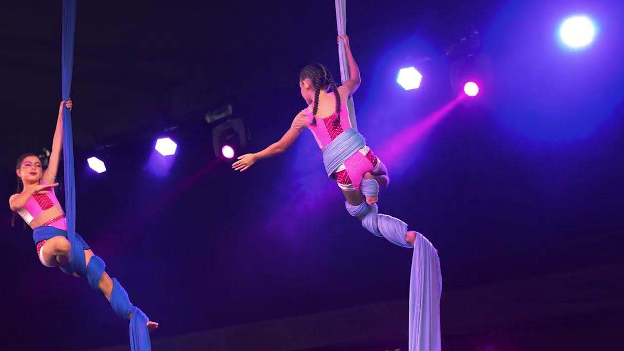 FLUTUA DANÇA AÉREA - SHOW DAS PODEROSAS (BRASIL)