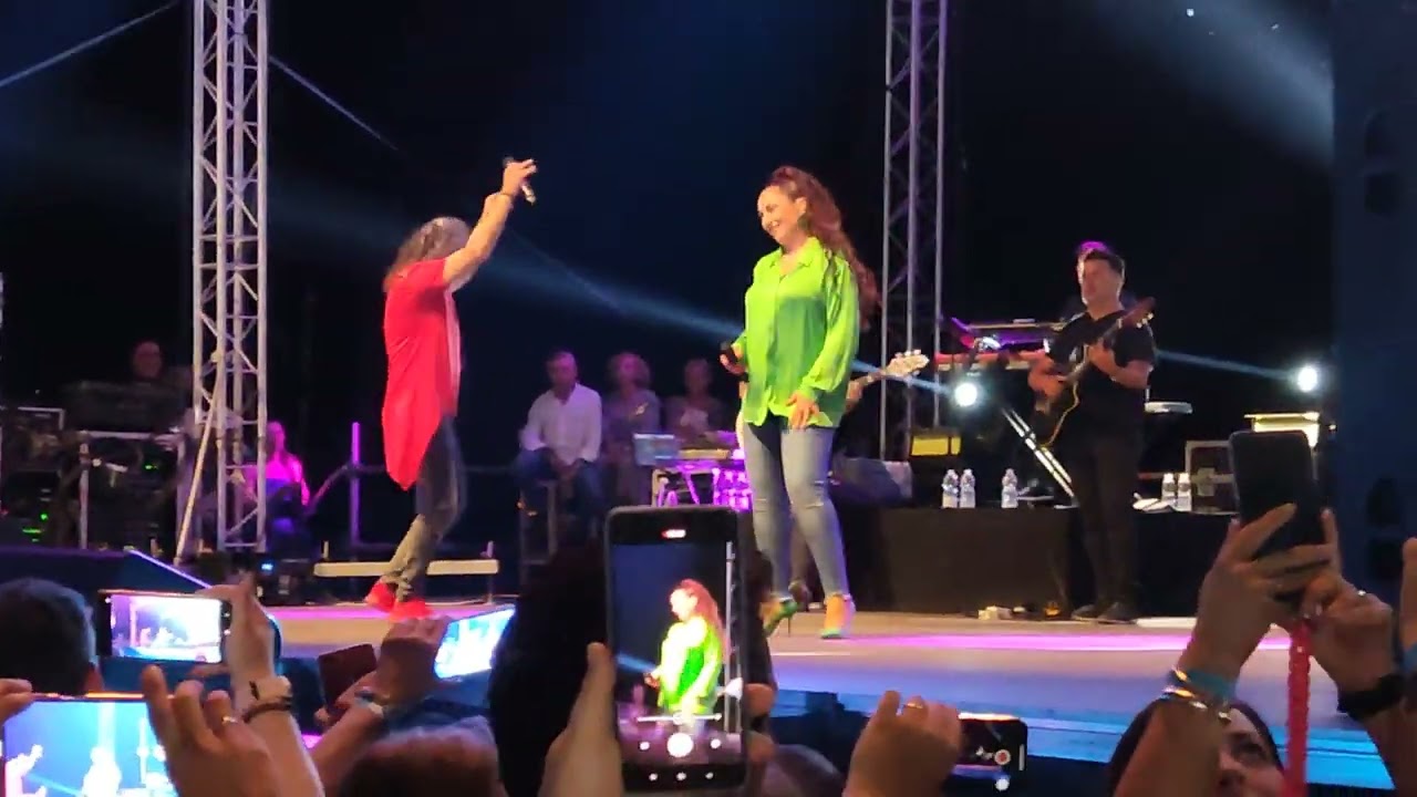 Camela en concierto Villamartín 2022(4)