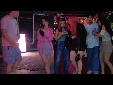 Midnight, a man seduces beautiful woman | 深圳深夜,男子勾搭美女 #nightlife #Chinesegirls #nightwalk #barstreet