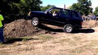 Range Rover P38 obstacle course at the Iowa Jeep Show 2013