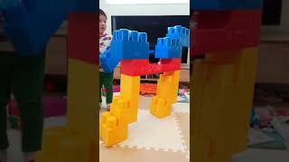 1歳には全身でブロックNeo 自由製作 未完 3歳 1歳