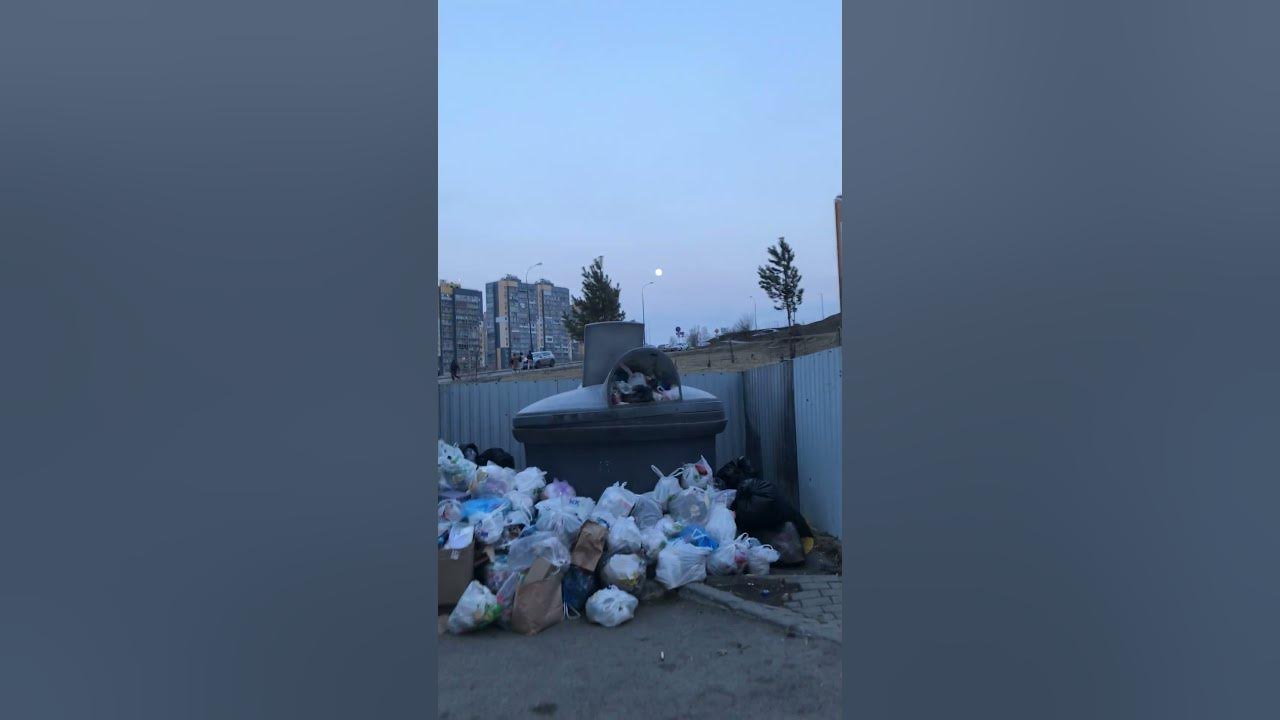 Вечер в Зеленых Горках улица Андрея Крячкова 19 около входа в магазин ...