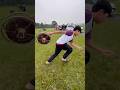 Thả diều cậu bé ra dây diều rồi chạy rất nhanh để kéo diều bay lên cao..#kite #patang #layangan #凧