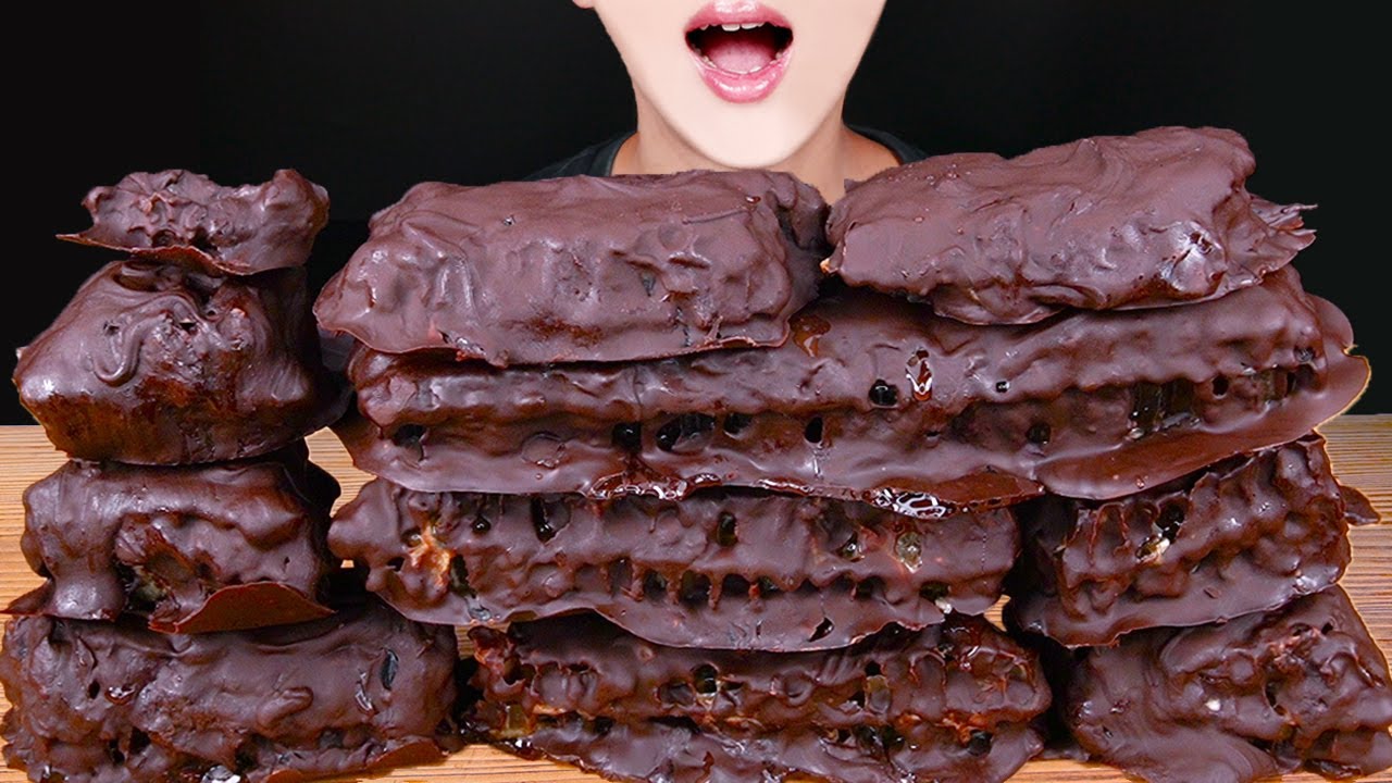 ASMR CHOCOLATE HONEYCOMB MAGNUM ICE CREAM MALTESERS NUTELLA DESSERT MUKBANG 초콜릿 벌집꿀 먹방 EATING SOUNDS