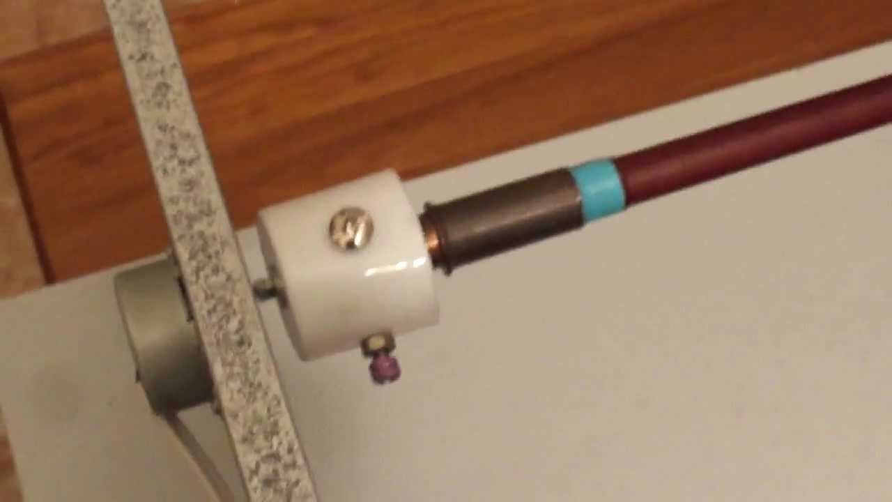 Engenho para resinar canas de pesca.
