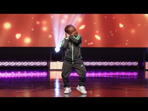 6-Year-Old Tavaris Hits the Beat