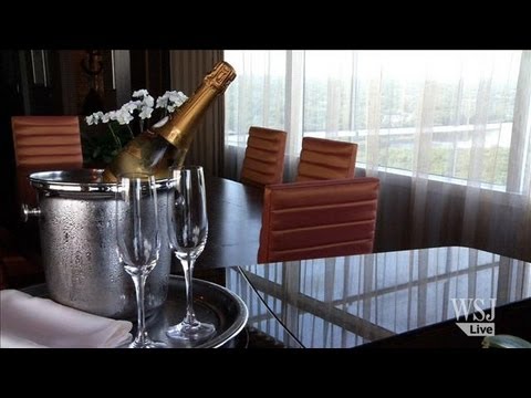 Video: Palms Casinos High-Roller Suites Har En Bowlingbane Og Whisky-værelse