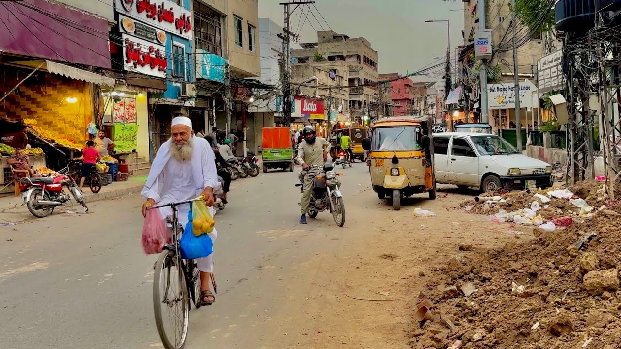 4K Walking Tour of Mozang Road Lahore 🇵🇰 | Ramadan Evening Vibes | Pakistan Street Life