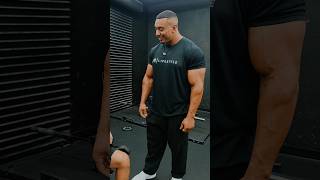 You’re Using Wrist Wraps WRONG #larrywheels#larrywheels #benchpress
