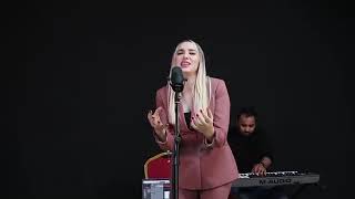 Dulce, Tierno, Consuelo, Eterno, Refugio Y Amigo Eres Tú. Belén Losa