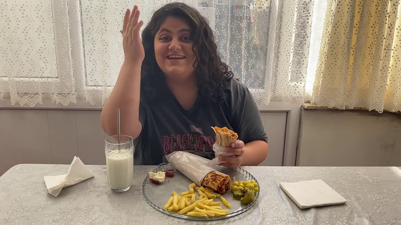 HER KONUYA DEĞİNEN TÜRKÇE MUKBANG ( BAZUKA DÜRÜM MENÜ)