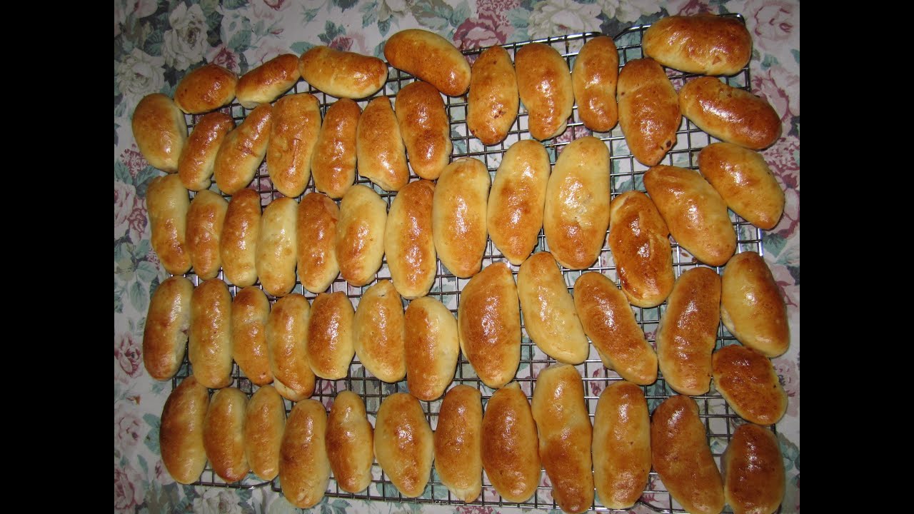 Making Latvian Piragi with our tante Ausma (Latviešu Pīrāgi)
