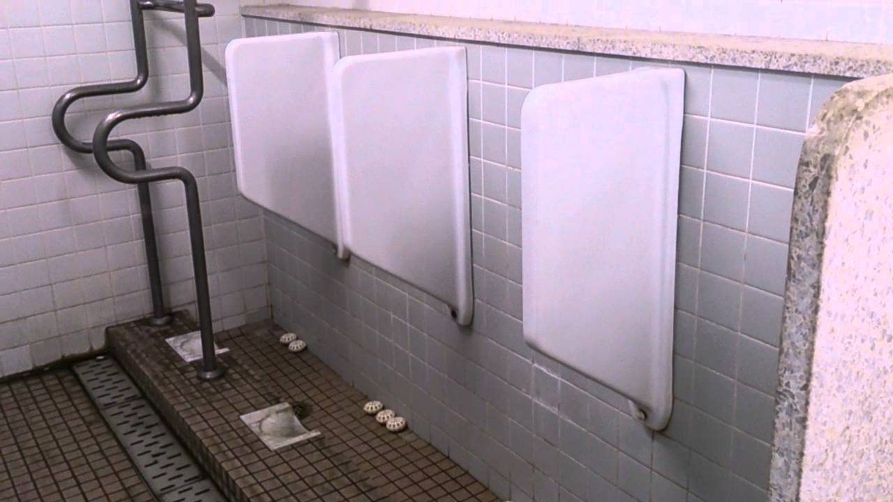 ぼっとんトイレ顔出しトイレ盗撮