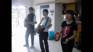 Ah niu (Dui Main De Nu Hai Kan Guo Lai ) performed at elderly home 2011
