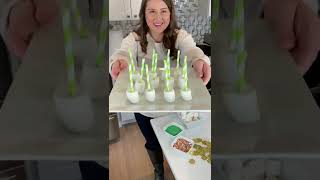 DIY Marshmallow Pops - Saint Patrick's Day Treats #saintpatricksday #marshmallowpops #diy