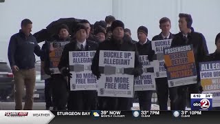 Allegiant pilots picket ATW