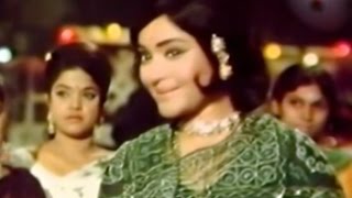 Balraj sahni announcing vyjayanthimala's marriage @ duniya - dev anand, vyjayanthimala