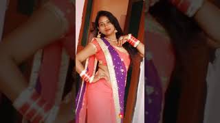 Navel hip showing in saree | Aunty showing her waist folds in saree | Very soft stomach folds screenshot 1