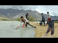 The secret to a strong roof: professional cementing of buildings by Yousef and Ali