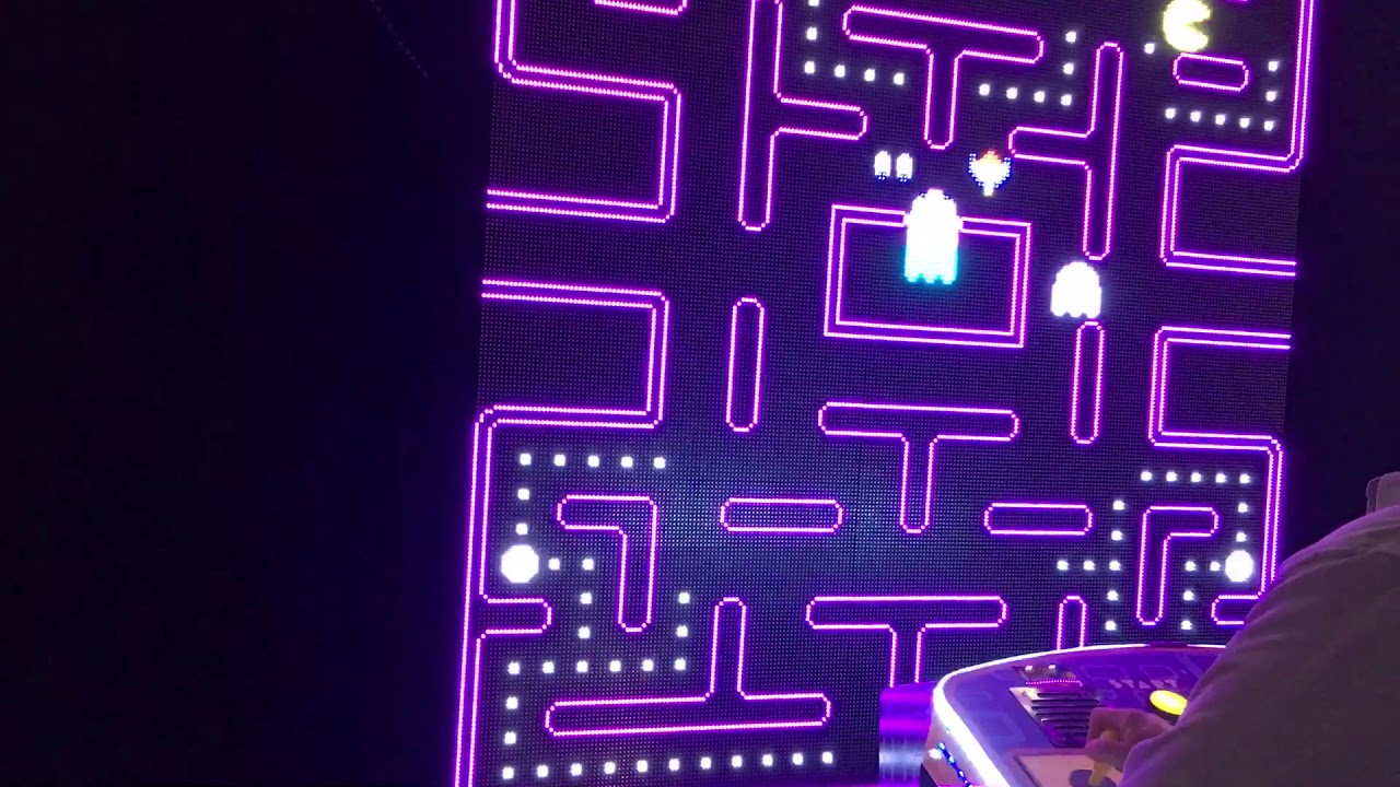 dave and busters pac man