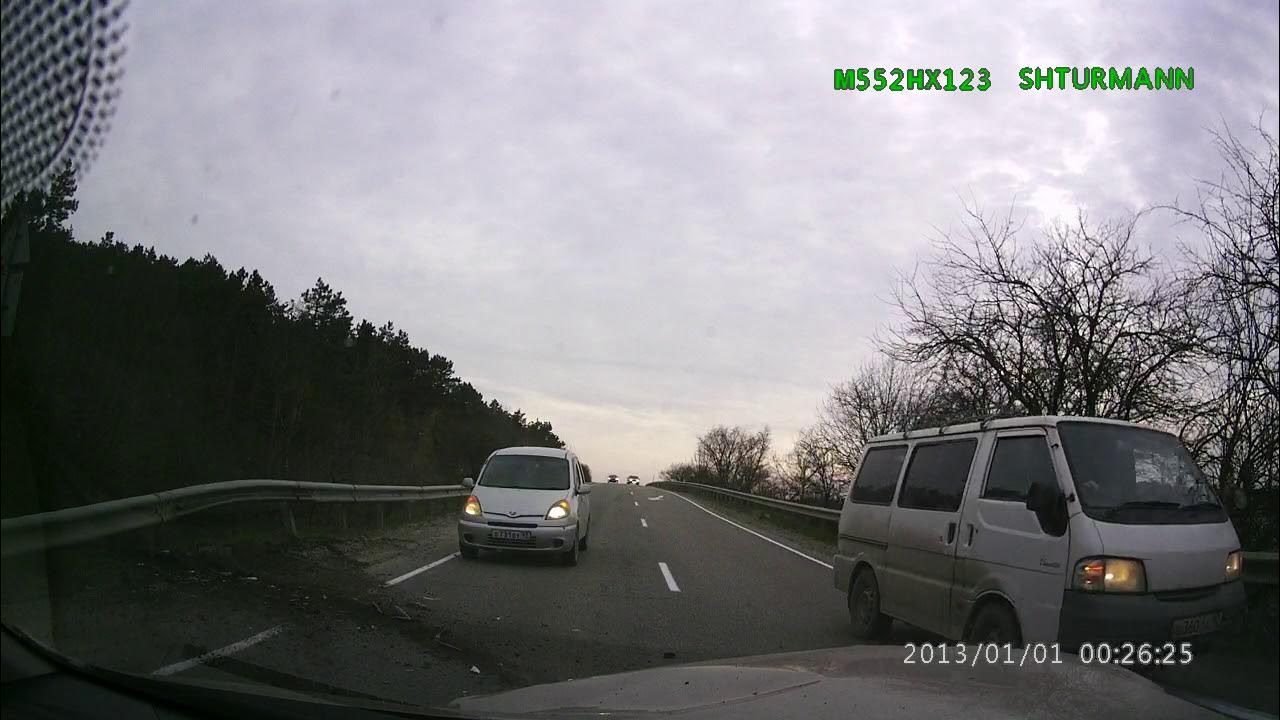 ДТП на перевале в Верхнебаканской. Полное видео перезалив - Видео с регистратора, который принесли для восстановления видео. Водитель ВАЗ не пользуясь указателями поворота, здравым смыслом и ПДД в принципе, создал аварий