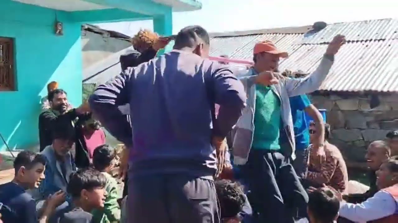 रंग बरसे भीगे चुनर वाली रंग बरसे || Pahadi Holi || Champawat 