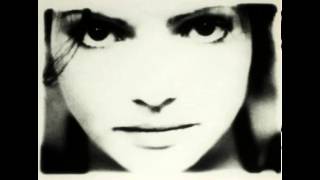 Video thumbnail of "Manon Anne Gillis ‎- Amathurie"